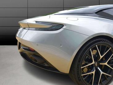 Aston Martin DB12 Coupé — photo 8