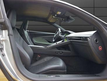 Aston Martin DB12 Coupé — photo 13