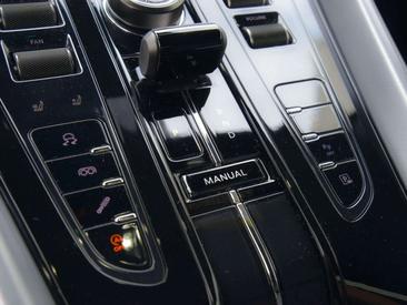 Aston Martin DB12 Coupé — photo 15