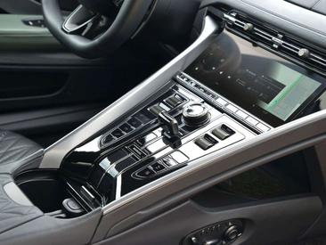 Aston Martin DB12 Coupé — photo 21