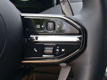 Aston Martin DB12 Coupé — photo 22