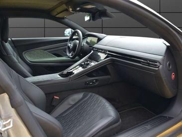 Aston Martin DB12 Coupé — photo 26