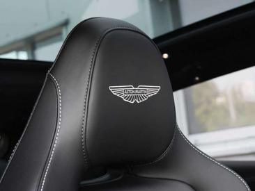 Aston Martin DBX S Gris — photo 17