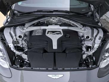 Aston Martin DBX S Gris — photo 29