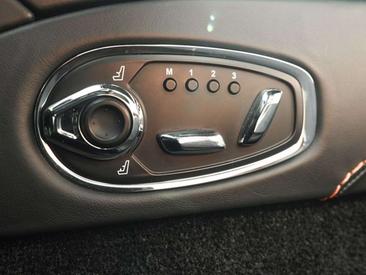 Aston Martin DBS Volante — photo 16
