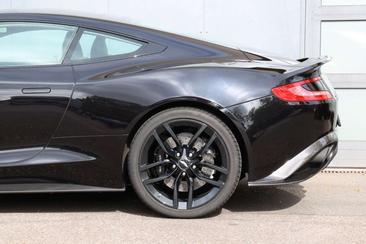 Aston Martin Vanquish S — photo 14