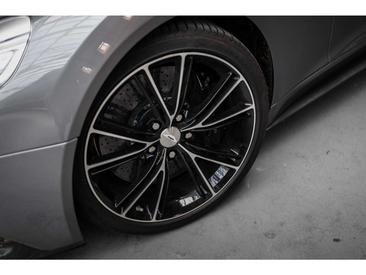 Aston Martin Vanquish V12 — photo 14