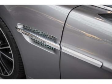 Aston Martin Vanquish V12 — photo 18