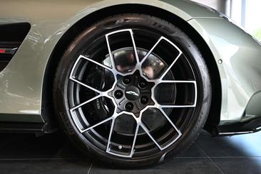 Aston Martin Vanquish Volante — photo 21