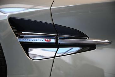 Aston Martin Vanquish Volante — photo 26