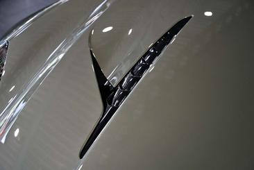 Aston Martin Vanquish Volante — photo 27