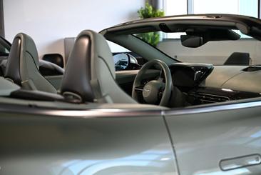 Aston Martin Vanquish Volante — photo 30