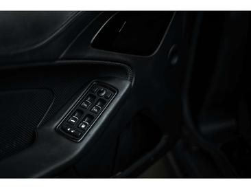 Aston Martin Vanquish V12 — photo 27