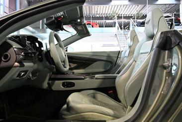 Aston Martin Vanquish Volante — photo 33