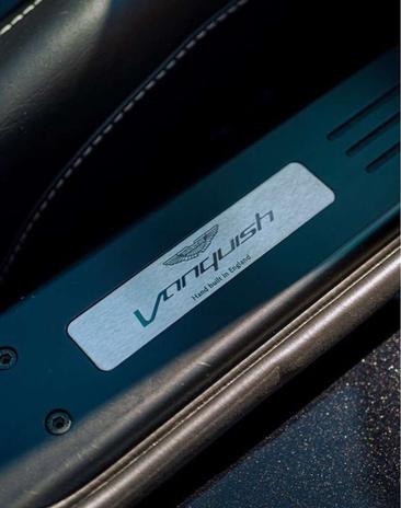 Aston Martin Vanquish Volante V12 6.0 — photo 11