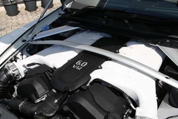 Aston Martin Vantage S — photo 20