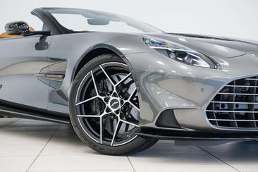 Aston Martin Vanquish Volante — photo 26