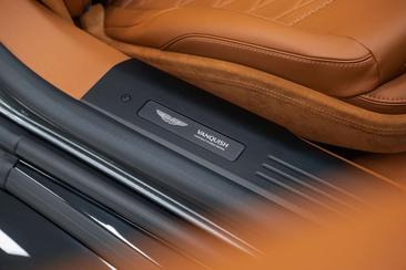 Aston Martin Vanquish Volante — photo 31