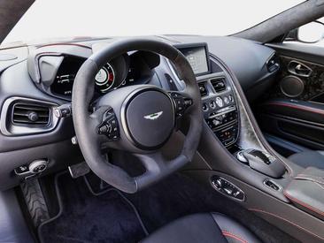Aston Martin DBS Superleggera — photo 4