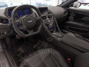 Aston Martin DB11 Coupé V8 — photo 4