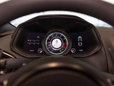 Aston Martin DB11 Coupé V8 — photo 6