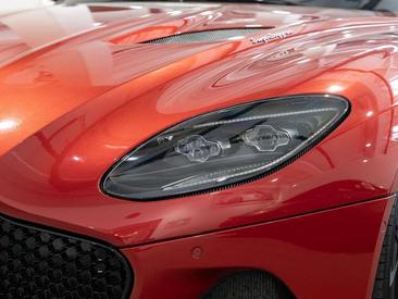Aston Martin DBS Superleggera — photo 11