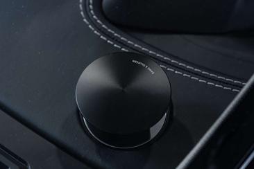 Aston Martin Vanquish Cabriolet V12 — photo 28
