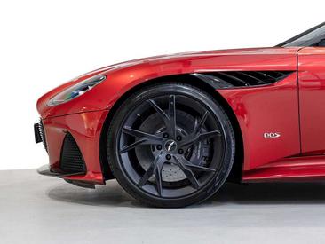 Aston Martin DBS Superleggera — photo 12