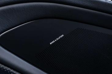 Aston Martin Vanquish Cabriolet V12 — photo 29