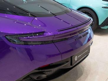 Aston Martin DB11 Coupé V8 — photo 8