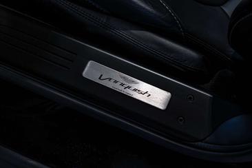 Aston Martin Vanquish Cabriolet V12 — photo 30