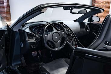 Aston Martin Vanquish Cabriolet V12 — photo 31