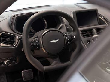 Aston Martin DB11 Coupé V8 — photo 11