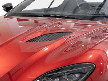 Aston Martin DBS Superleggera — photo 16