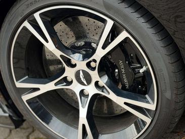Aston Martin Vanquish Coupé V12 — photo 14