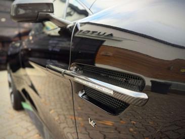 Aston Martin Vanquish Coupé V12 — photo 16