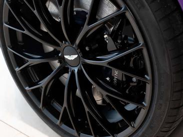 Aston Martin DB11 Coupé V8 — photo 18