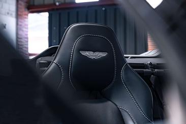 Aston Martin Vanquish Cabriolet V12 — photo 39