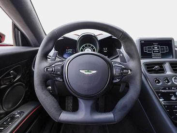 Aston Martin DBS Superleggera — photo 26