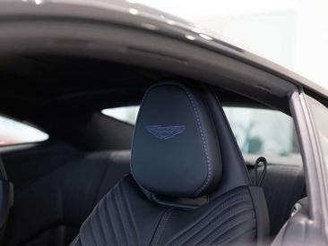 Aston Martin DB11 Coupé V8 — photo 25