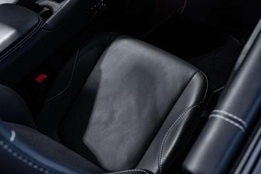 Aston Martin Vanquish Cabriolet V12 — photo 45