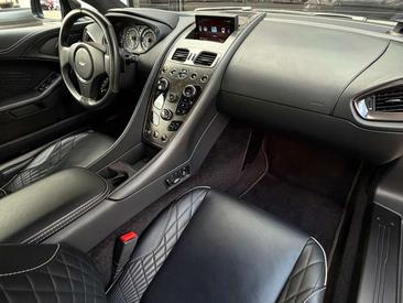 Aston Martin Vanquish Coupé V12 — photo 27