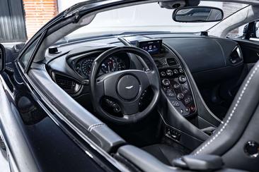 Aston Martin Vanquish Cabriolet V12 — photo 47