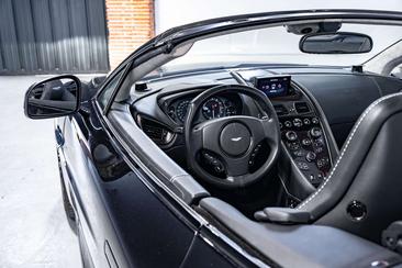 Aston Martin Vanquish Cabriolet V12 — photo 48