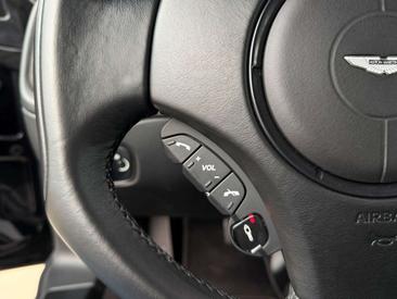 Aston Martin Vanquish Coupé V12 — photo 32