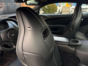 Aston Martin Vanquish Coupé V12 — photo 39