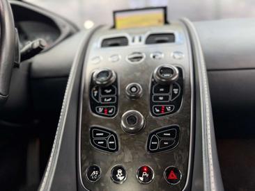 Aston Martin Vanquish Coupé V12 — photo 44