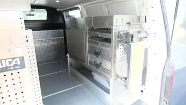 Volkswagen Transporter — photo 7
