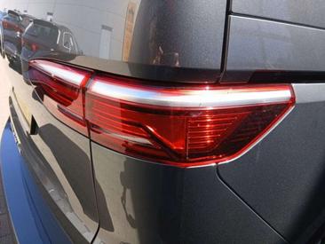 Volkswagen Multivan TDI Life — photo 8