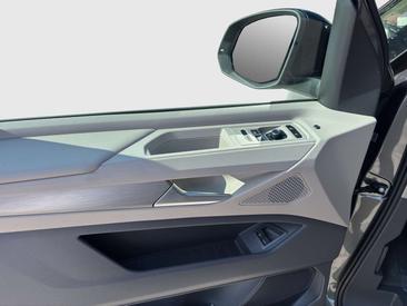 Volkswagen Multivan EHybrid 4Motion Edition — photo 5